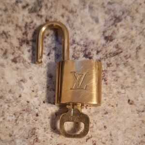 #306 Louis Vuitton LV Loc And Key #306
